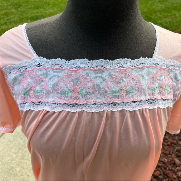 Vintage MMI ladies nightgown size M - Picture 2 of 5